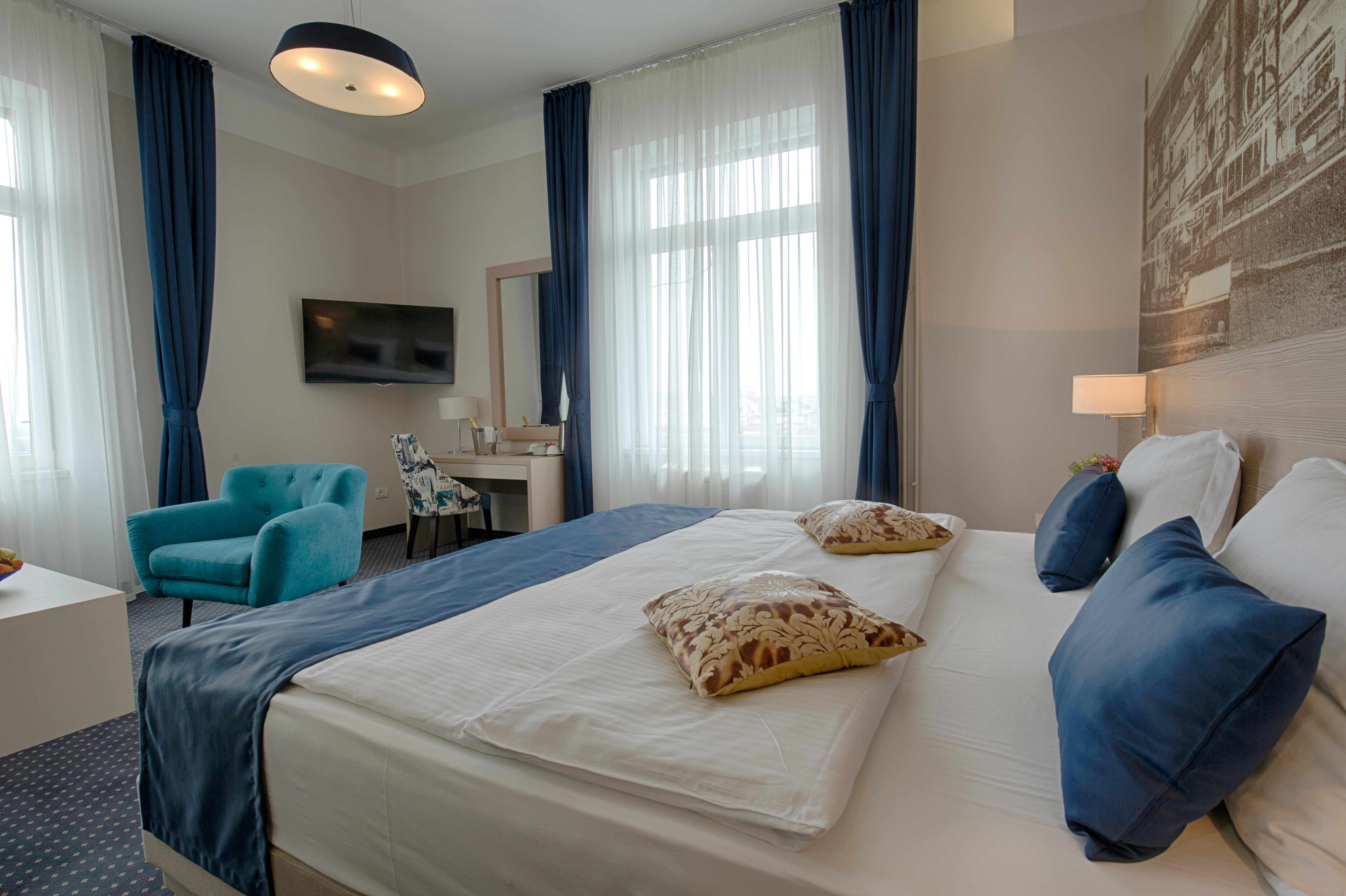 Bed and Breakfast Five Points Square - Center 4*